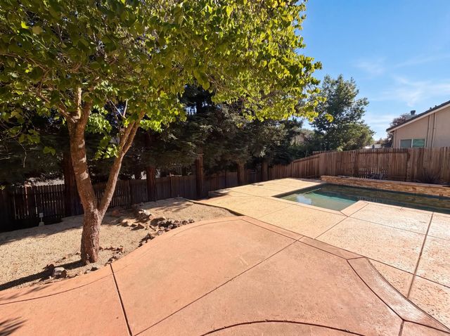 2805 Aquamarine Cir, Rescue, CA 95672