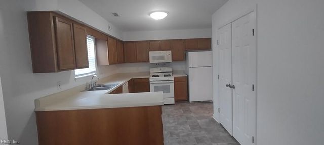 801 Ward CT, Newport News, VA 23602