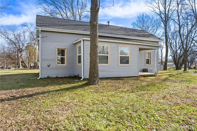 230 N Moreau Avenue, Tipton, MO 65081