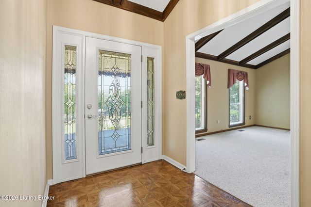 2711 Parkwood Rd, Louisville, KY 40214