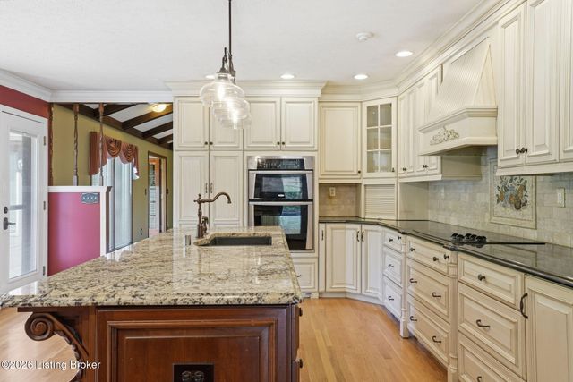2711 Parkwood Rd, Louisville, KY 40214