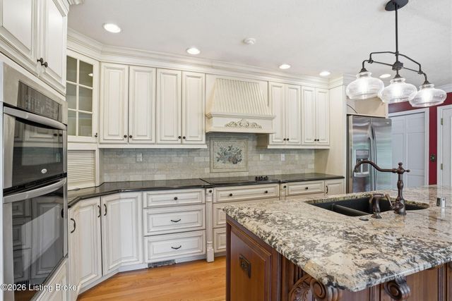 2711 Parkwood Rd, Louisville, KY 40214