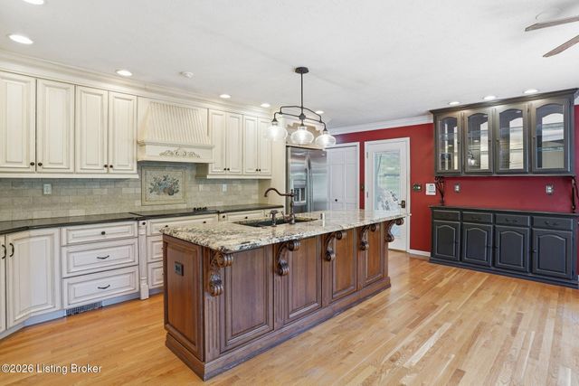 2711 Parkwood Rd, Louisville, KY 40214
