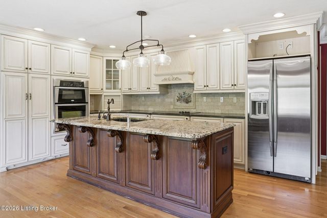2711 Parkwood Rd, Louisville, KY 40214