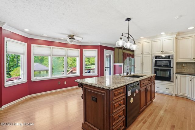 2711 Parkwood Rd, Louisville, KY 40214