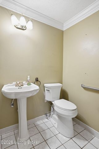 2711 Parkwood Rd, Louisville, KY 40214