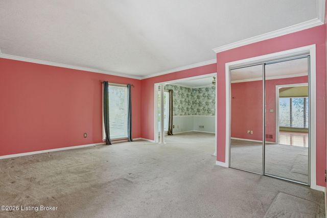 2711 Parkwood Rd, Louisville, KY 40214