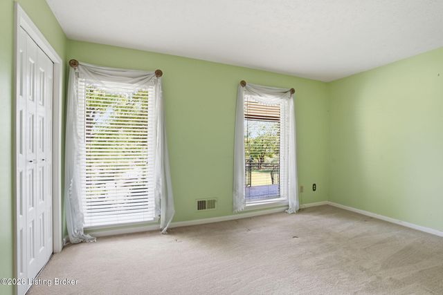 2711 Parkwood Rd, Louisville, KY 40214