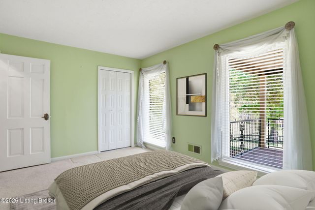 2711 Parkwood Rd, Louisville, KY 40214