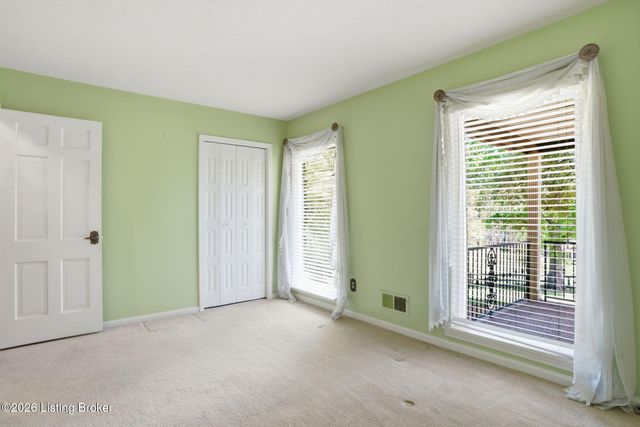 2711 Parkwood Rd, Louisville, KY 40214