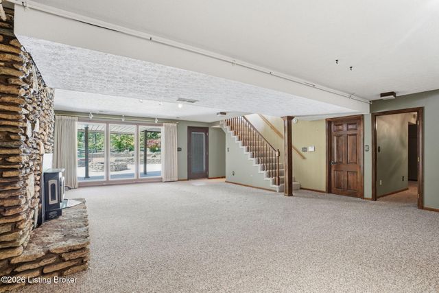 2711 Parkwood Rd, Louisville, KY 40214
