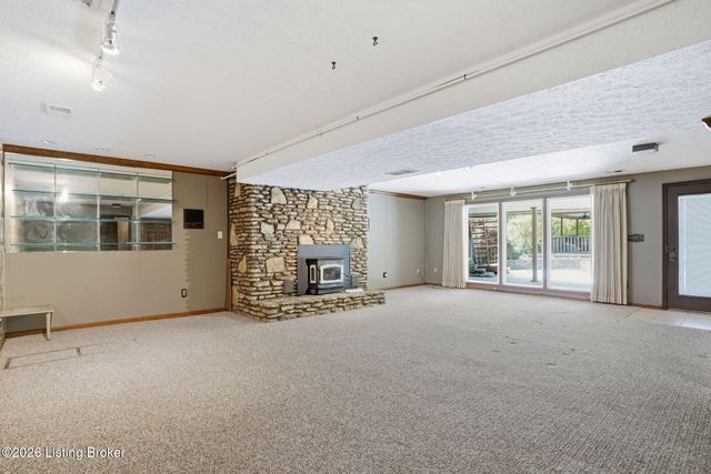 2711 Parkwood Rd, Louisville, KY 40214