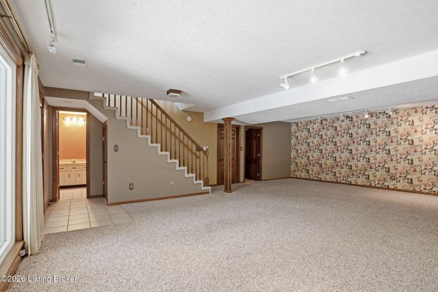 2711 Parkwood Rd, Louisville, KY 40214