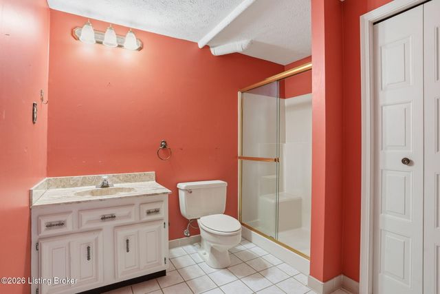 2711 Parkwood Rd, Louisville, KY 40214