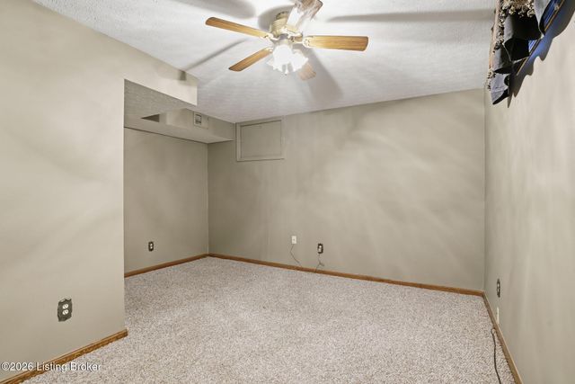 2711 Parkwood Rd, Louisville, KY 40214