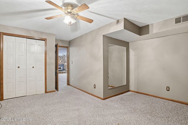 2711 Parkwood Rd, Louisville, KY 40214