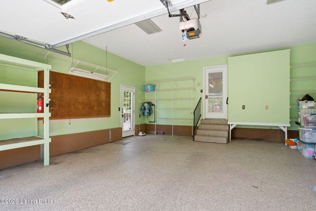 2711 Parkwood Rd, Louisville, KY 40214