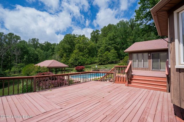 2711 Parkwood Rd, Louisville, KY 40214