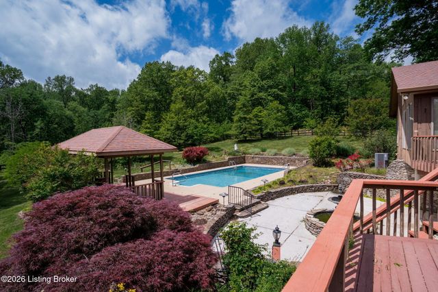 2711 Parkwood Rd, Louisville, KY 40214