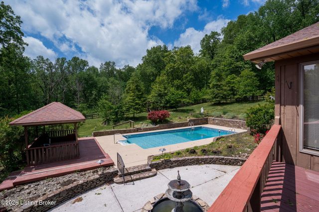 2711 Parkwood Rd, Louisville, KY 40214