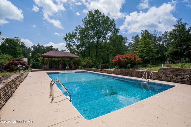 2711 Parkwood Rd, Louisville, KY 40214