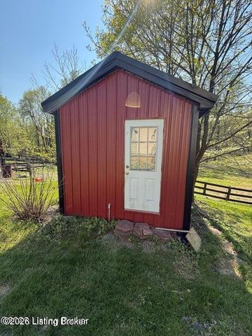 2711 Parkwood Rd, Louisville, KY 40214