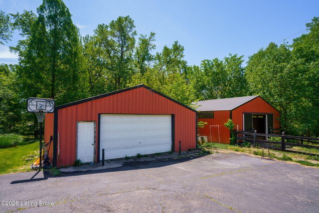2711 Parkwood Rd, Louisville, KY 40214