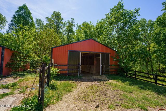 2711 Parkwood Rd, Louisville, KY 40214