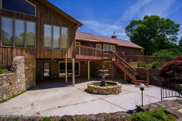 2711 Parkwood Rd, Louisville, KY 40214