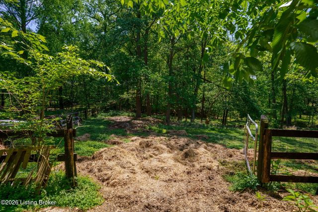 2711 Parkwood Rd, Louisville, KY 40214