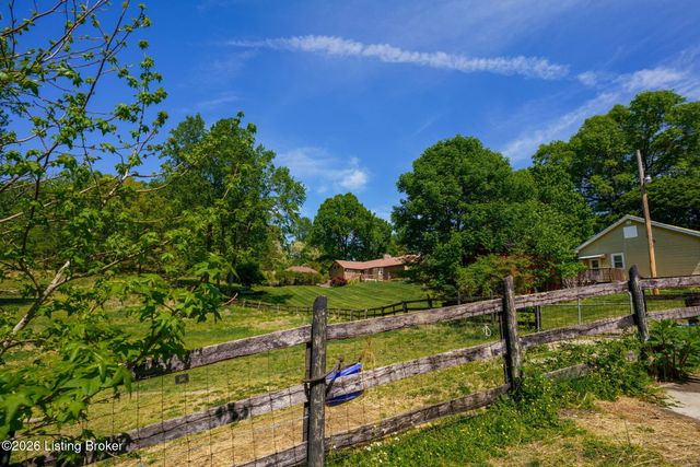 2711 Parkwood Rd, Louisville, KY 40214