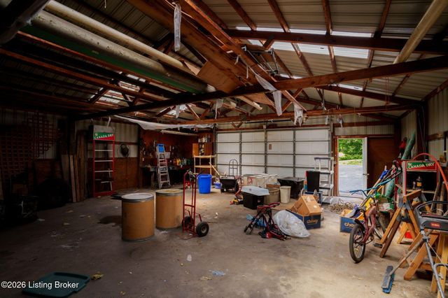 2711 Parkwood Rd, Louisville, KY 40214