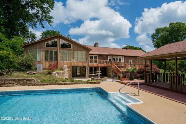 2711 Parkwood Rd, Louisville, KY 40214