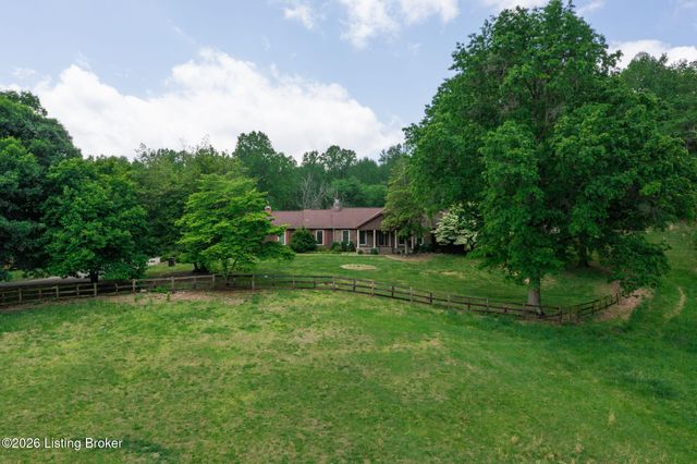 2711 Parkwood Rd, Louisville, KY 40214