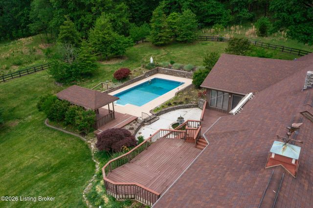 2711 Parkwood Rd, Louisville, KY 40214