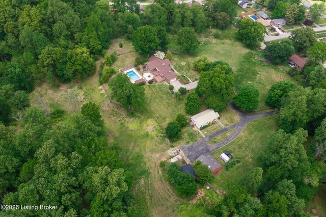2711 Parkwood Rd, Louisville, KY 40214