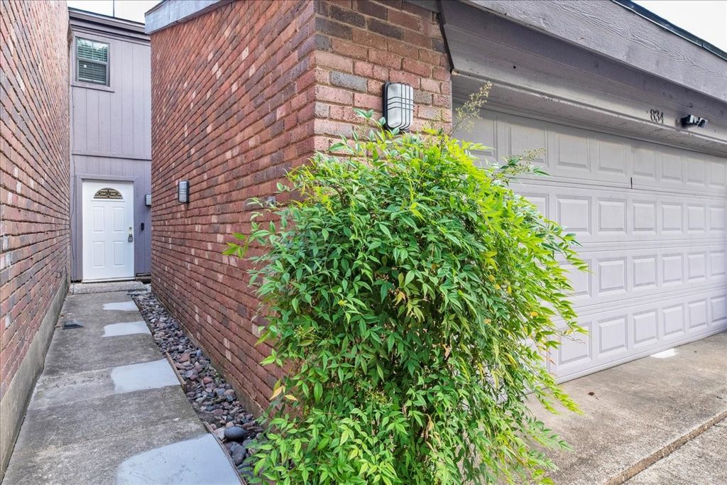 834 Clarissa Place, Garland, TX 75040