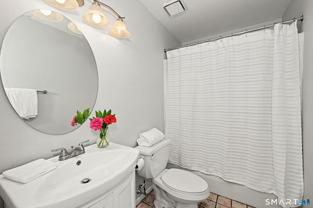 21 Highland Road 21, Stamford, CT 06902