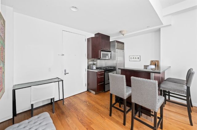 150 Nassau St Apt 4I, New York City, NY 10038
