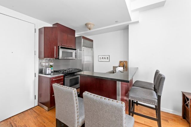 150 Nassau St Apt 4I, New York City, NY 10038