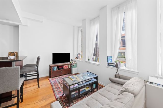 150 Nassau St Apt 4I, New York City, NY 10038