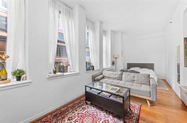 150 Nassau St Apt 4I, New York City, NY 10038
