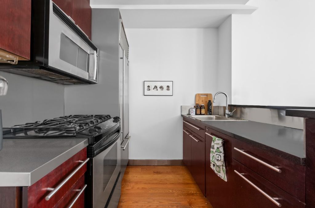 150 Nassau St Apt 4I, New York City, NY 10038