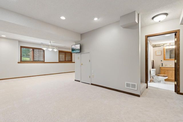 17880 Liv Lane, Eden Prairie, MN 55346