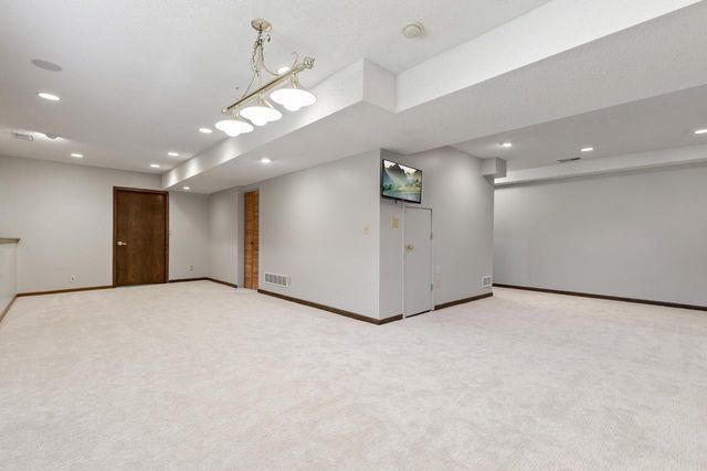 17880 Liv Lane, Eden Prairie, MN 55346