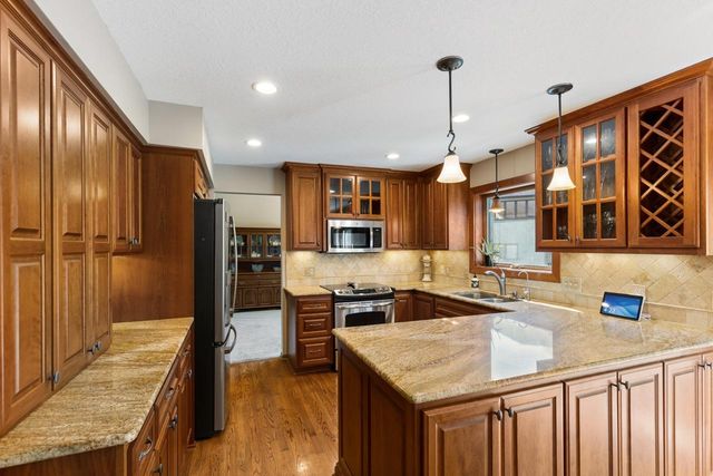 17880 Liv Lane, Eden Prairie, MN 55346