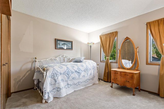 17880 Liv Lane, Eden Prairie, MN 55346