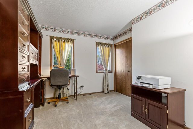 17880 Liv Lane, Eden Prairie, MN 55346