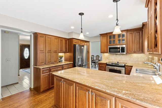 17880 Liv Lane, Eden Prairie, MN 55346