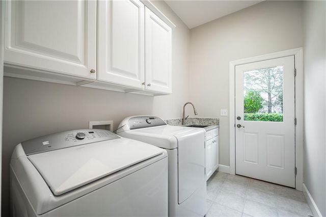 341 TAYLOR GLEN Drive, Milton, GA 30004